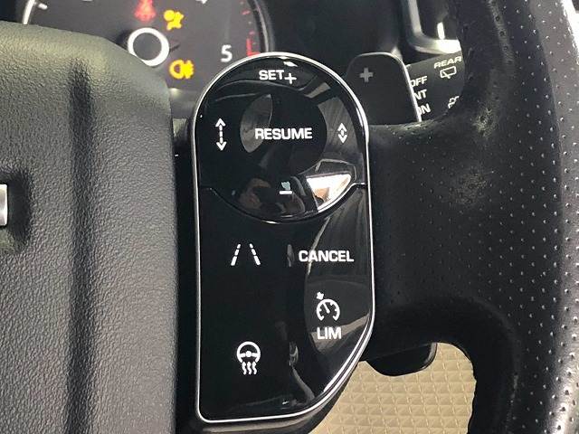 RANGE ROVER VELARSE 180PS ブラックPACK/コールドクラスメートPACK/AppleCarPlay/全周囲カメラ/ステアリングヒーター/フルセグTV/ブラインドスポットモニター/レーダークルーズ/デジタルインナーミラー 内装他