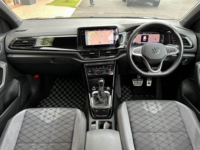 フォルクスワーゲンT-RocTDI Rライン ブラックスタイル 特別仕様車/ディスカバープロPKG/AppleCarPlay/レーダークルーズコントロール/レーンキープアシスト/ブラインドスポットモニター/電動トランク/ワイヤレス充電/シートヒーター 内装他