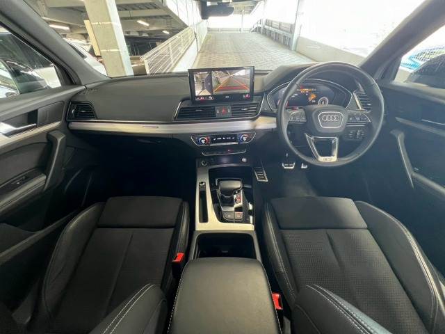 アウディQ5 Sportback40TDIクワトロ Sライン ブラックスタイリングPKG/SラインプラスPKG/コンフォートPKG/20インチ5Vスポークスターデザイン/AppleCarPlay/後席シートヒーター/全周囲カメラ/アンビエントライト 内装他