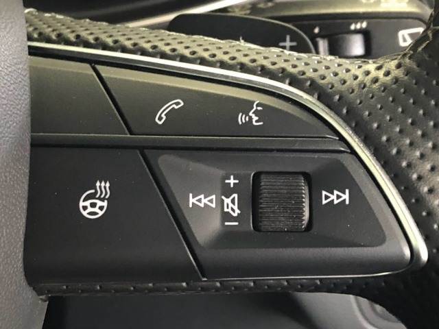 Q5 Sportback40TDIクワトロ Sライン ブラックスタイリングPKG/SラインプラスPKG/コンフォートPKG/20インチ5Vスポークスターデザイン/AppleCarPlay/後席シートヒーター/全周囲カメラ/アンビエントライト 内装他