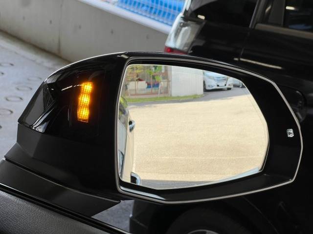 Q5 Sportback40TDIクワトロ Sライン ブラックスタイリングPKG/SラインプラスPKG/コンフォートPKG/20インチ5Vスポークスターデザイン/AppleCarPlay/後席シートヒーター/全周囲カメラ/アンビエントライト 内装他