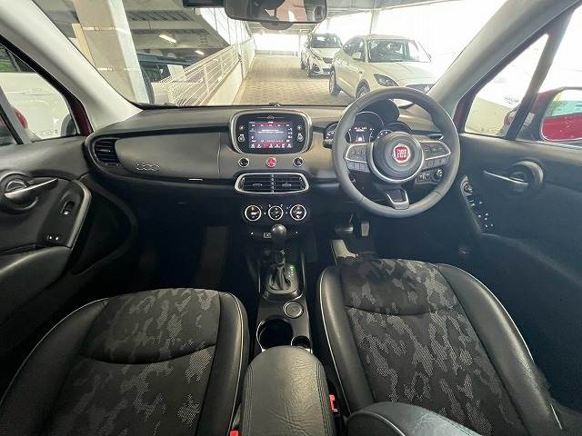 フィアット500Xベースグレード AppleCarPlay/シートヒーター/クルーズコントロール/レーンキープアシスト/セーフティードライブアシスト/クリアランスソナー/バックカメラ/アダプティブヘッドライト/スマートキー 内装他