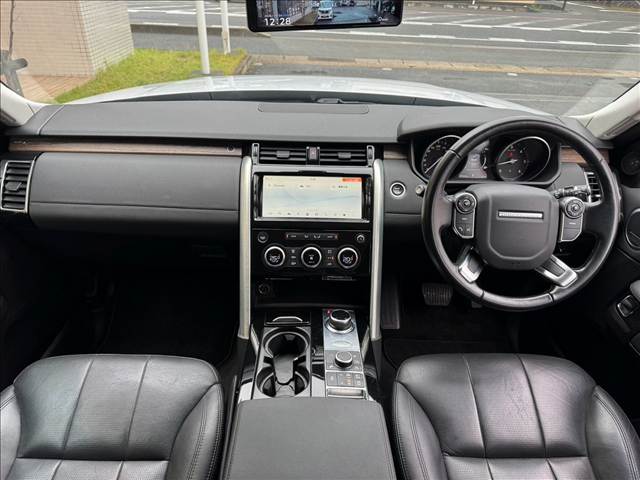 DISCOVERYＨＳＥ　ＡｐｐｌｅＣａｒＰｌａｙ／ブラックパック／メリディアンサウンド／７人乗り／電動格納シート／エアサスペンション／全周囲カメラ／レーダークルーズコントロール／ブラインドスポット／レーンキープ／フルセグＴＶ 内装他