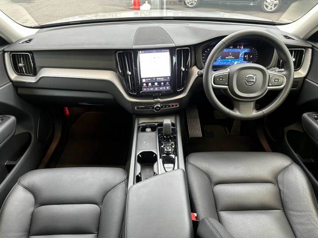 ボルボXC60プラス B5 AppleCarPlay/クライメートパック/Googleナビ/ステアリングヒーター/全周囲カメラ/シートヒーター/ワイヤレス充電/シートメモリー/電動トランク/レーダークルーズコントロール 内装他