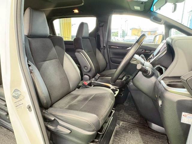 トヨタ アルファードの画像10