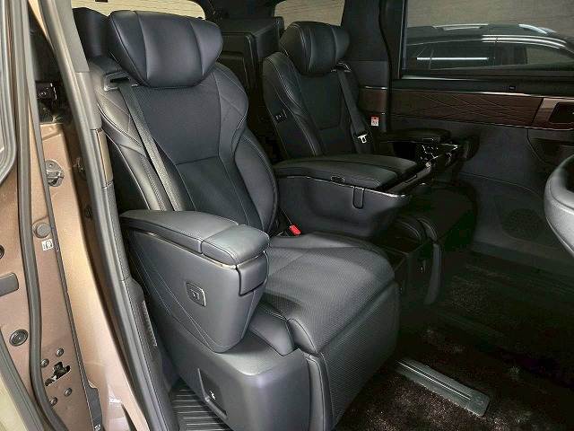 トヨタ アルファードハイブリッドの画像10