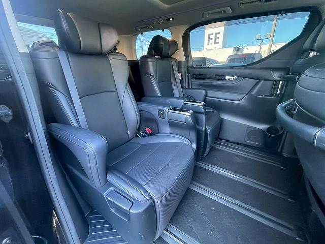 トヨタ ヴェルファイアの画像12