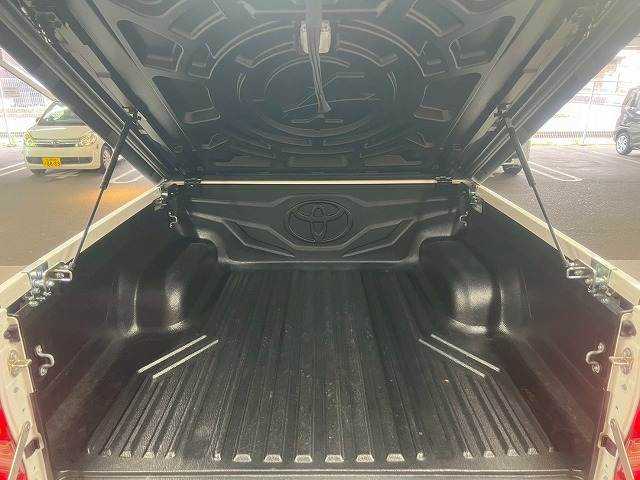 ハイラックスZ“GR SPORT” 内装他