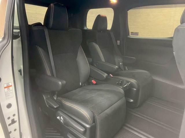 トヨタ ヴェルファイアの画像10