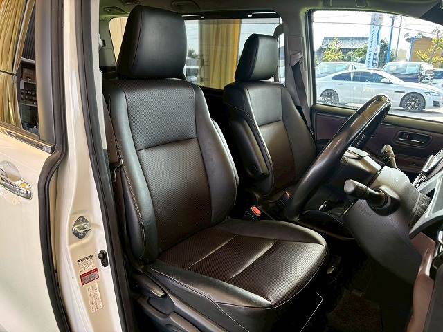 トヨタ エスクァイアハイブリッドの画像10