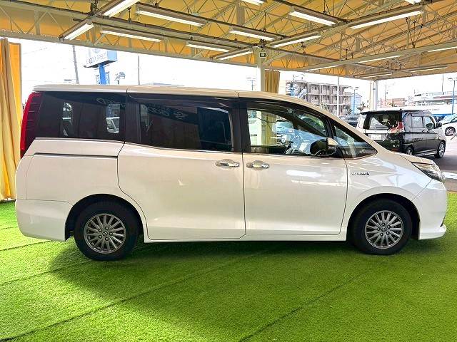 トヨタ エスクァイアハイブリッドの画像15