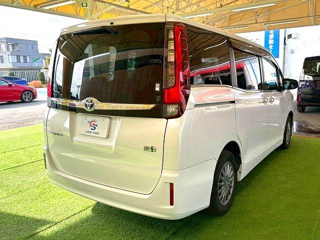 トヨタ エスクァイアハイブリッドの画像16