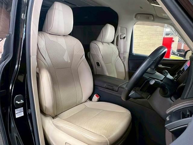 トヨタ アルファードハイブリッドの画像9