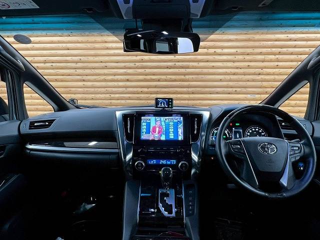 ヴェルファイアハイブリッドZ“GOLDEN EYES” 内装他