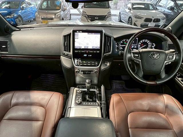 トヨタ&nbsp;ランドクルーザー200系の画像3