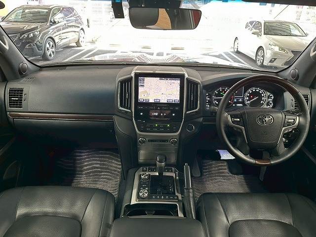 トヨタ&nbsp;ランドクルーザー200系の画像3