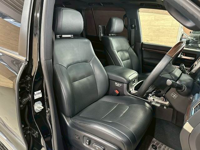 トヨタ&nbsp;ランドクルーザー200系の画像9