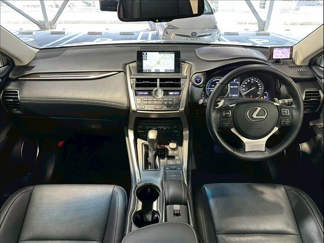 NXNX300h “version L” 内装他