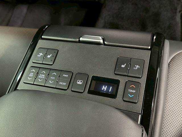 クラウンクロスオーバーRS “Advanced” 内装他