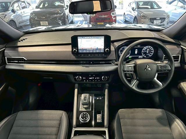 アウトランダーPHEVBLACK Edition 内装他