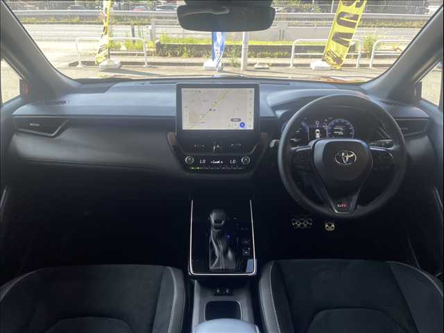 トヨタカローラクロスGRスポーツ パノラマルーフ/AppleCarPlay/10.5型ナビ/全方位カメラ/パワーバックドア/アドバンストパーク/フルセグTV/シートヒーター/ステアリングヒーター/レーダークルーズコントロール 内装他