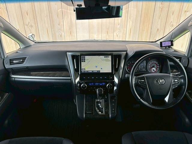 トヨタ&nbsp;アルファードの画像3