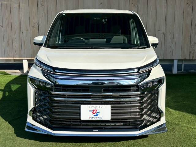 トヨタ ヴォクシーハイブリッドの画像4