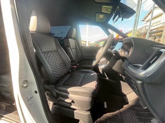 トヨタ ヴォクシーハイブリッドの画像12