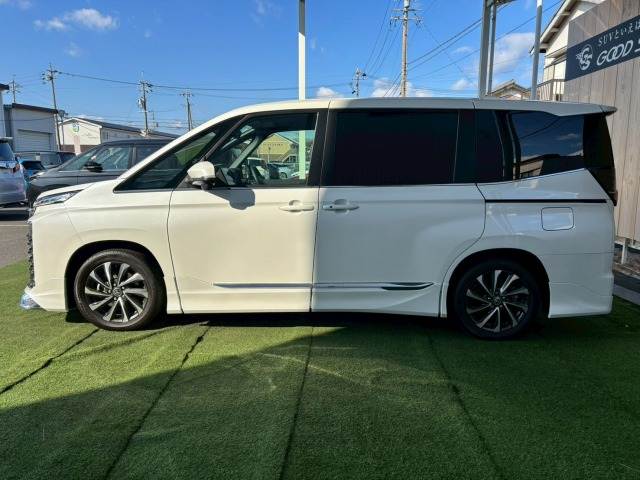 トヨタ ヴォクシーハイブリッドの画像16