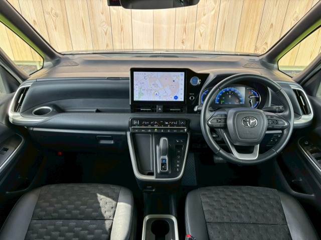 トヨタ&nbsp;ヴォクシーハイブリッドの画像3