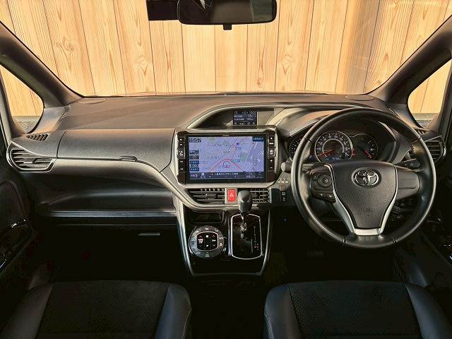 トヨタ&nbsp;ヴォクシーの画像3