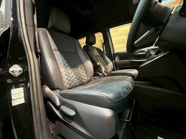 トヨタ&nbsp;ヴォクシーハイブリッドの画像12