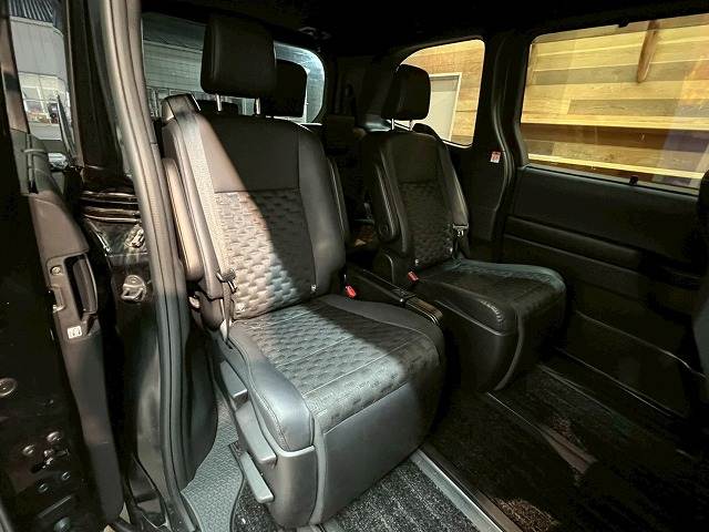 トヨタ&nbsp;ヴォクシーハイブリッドの画像13