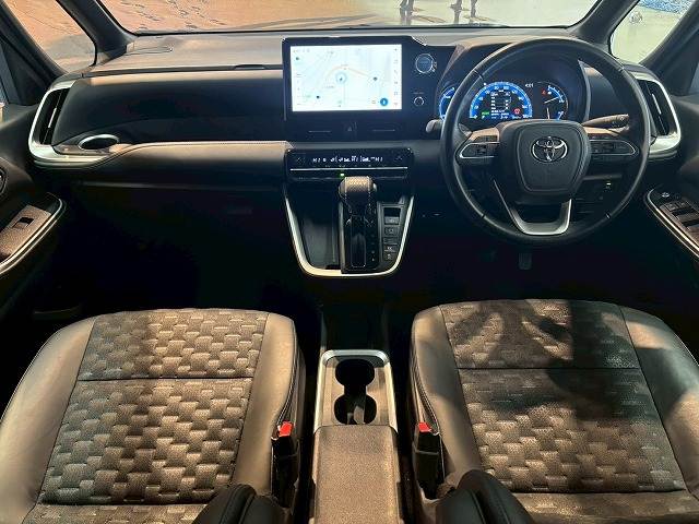 トヨタ&nbsp;ヴォクシーハイブリッドの画像3