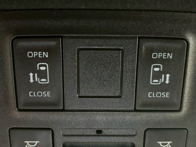 トヨタ&nbsp;ヴォクシーハイブリッドの画像11