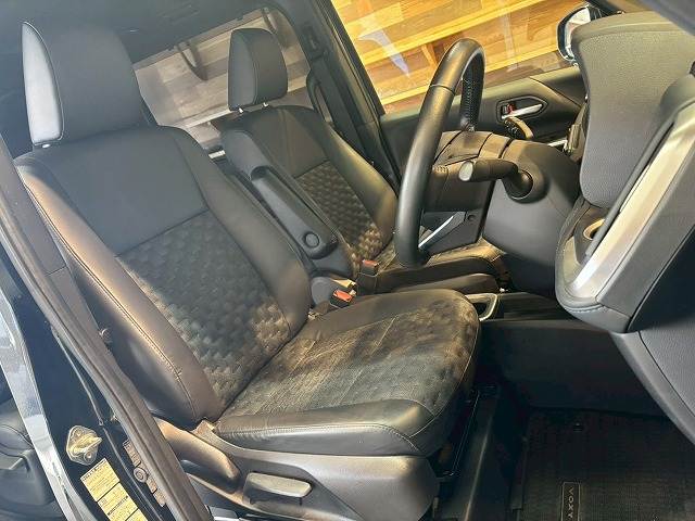 トヨタ&nbsp;ヴォクシーハイブリッドの画像12