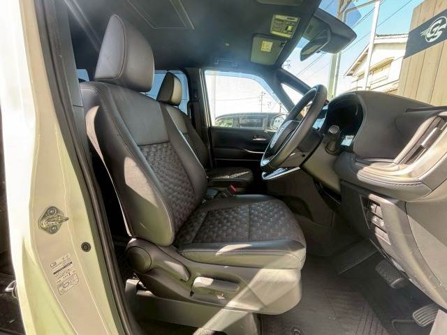 トヨタ&nbsp;ヴォクシーハイブリッドの画像12