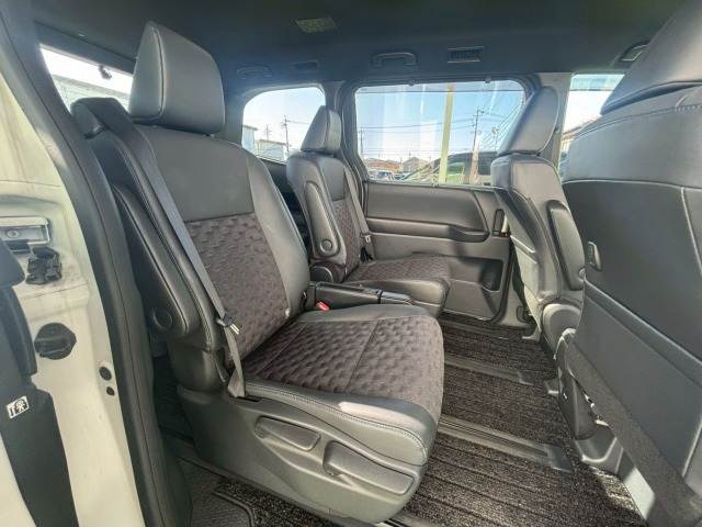 トヨタ ヴォクシーハイブリッドの画像13