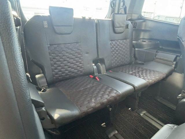 トヨタ ヴォクシーハイブリッドの画像14