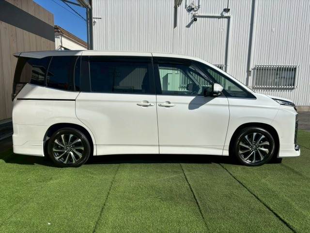 トヨタ ヴォクシーハイブリッドの画像16