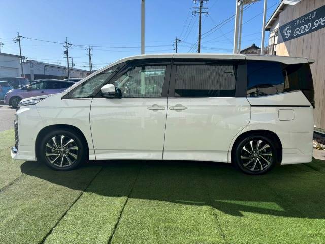 トヨタ ヴォクシーハイブリッドの画像17