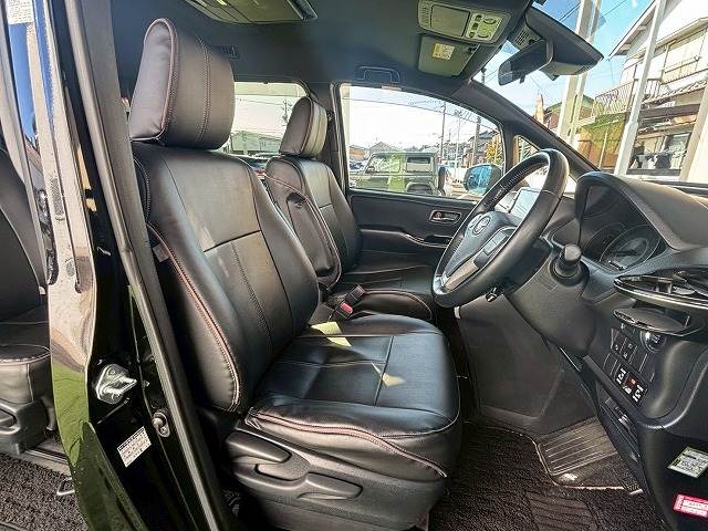 トヨタ&nbsp;ヴォクシーの画像12