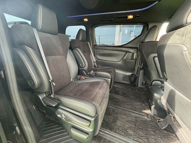 トヨタ ヴェルファイアの画像13