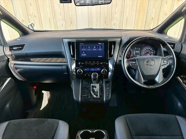 トヨタ アルファードの画像3