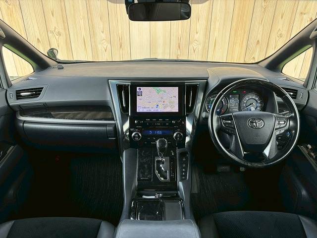 トヨタ&nbsp;アルファードハイブリッドの画像3