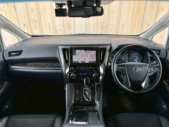 トヨタ&nbsp;ヴェルファイアハイブリッドの画像3