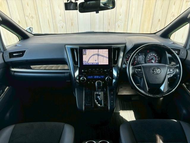 トヨタ ヴェルファイアの画像3