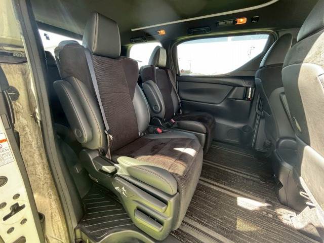 トヨタ ヴェルファイアの画像13