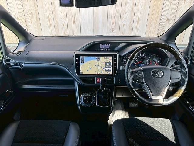 ヴォクシーZS“煌III” 内装他