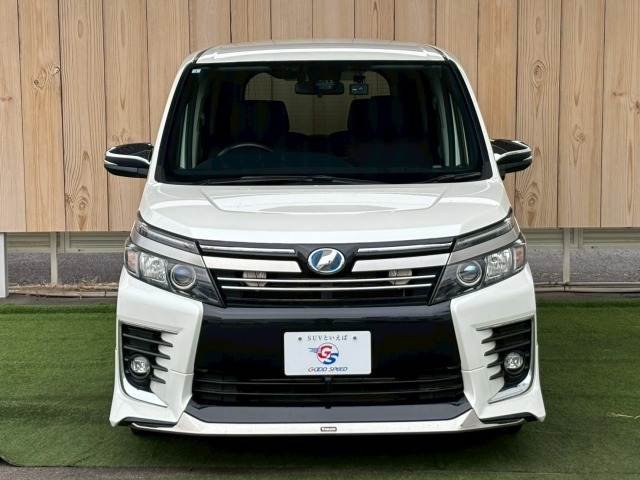 トヨタ ヴォクシーハイブリッドの画像4